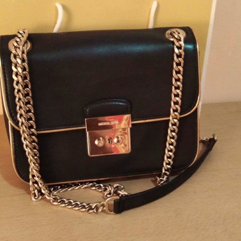 Black Michael Kors handbag 👜